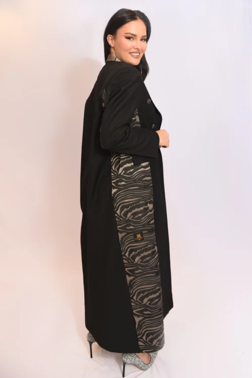 عباية خطوط الجاكار الأنيقة FA 517