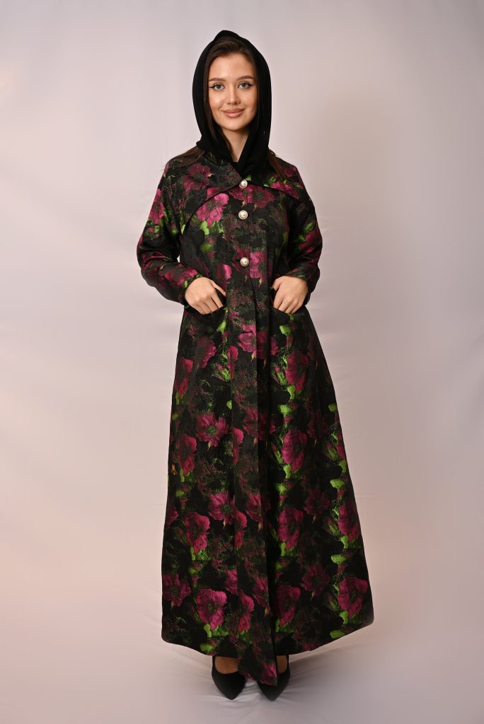 عباية عملية بلمسة الورد الأحمر FA 616