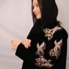 عباية مخملية فاخرة بتطريز أنيق