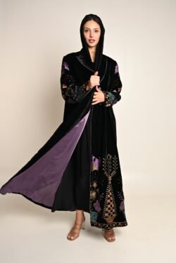 عباية مخمل فاخرة مطرّزة بتصميم فني FA 628
