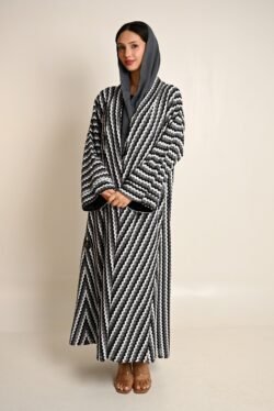 عباية فاخرة بنقشة هندسية موجية باللونين الأسود والرمادي FA 625