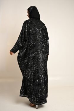 عباية مخمل أسود مطرز بنقشة بيسلي فاخرة FA 630