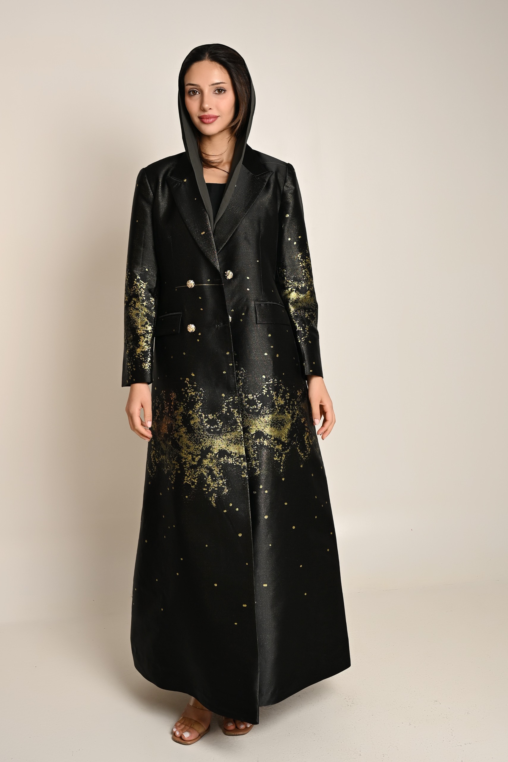 عباية بليزر فاخرة سوداء بلمعة ذهبية FA 632