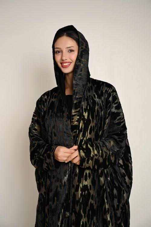 عباية مخمل فاخرة بنقشة انسيابية راقية FA 629