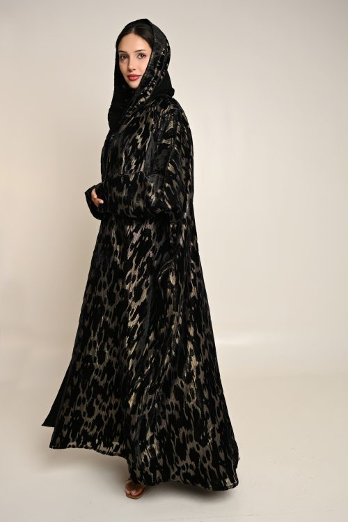 عباية مخمل فاخرة بنقشة انسيابية راقية FA 629