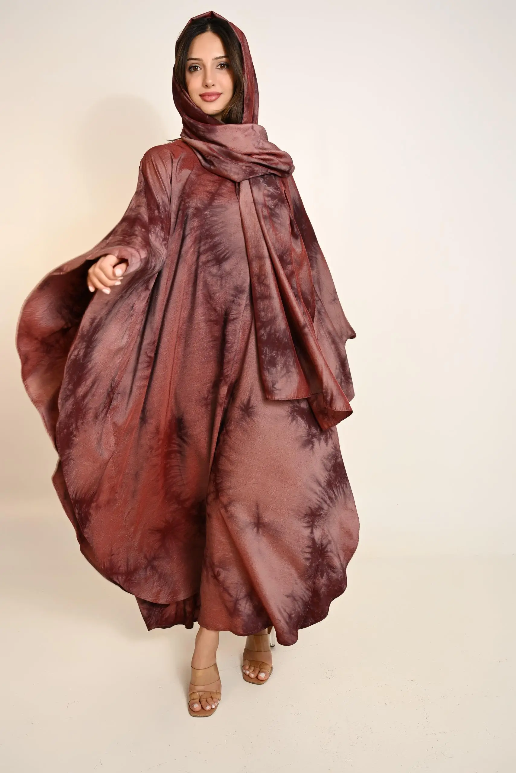 عباية بنية كريب مع شال متناسق FA 636