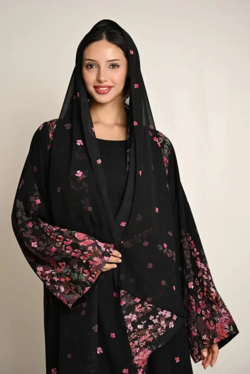 عباية صيفية سوداء بنقشة زهور وردية FA 637