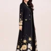 عباية جاكار سوداء مطرزة بورود بيضاء وذهبية FA 702
