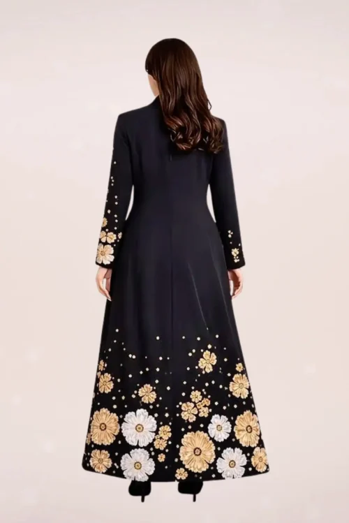 عباية جاكار سوداء مطرزة بورود بيضاء وذهبية FA 702