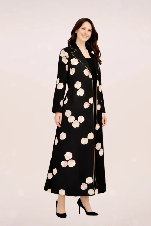 عباية بليزر سوداء فاخرة بتطريز وردي FA 704