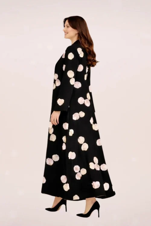 عباية بليزر سوداء فاخرة بتطريز وردي FA 704