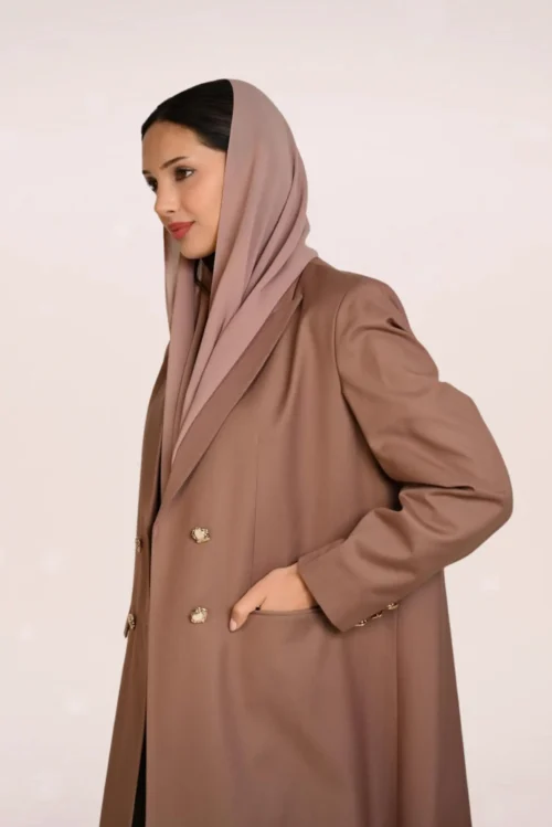 عباية بليزر بنية طويلة بتصميم كلاسيكي FA 646